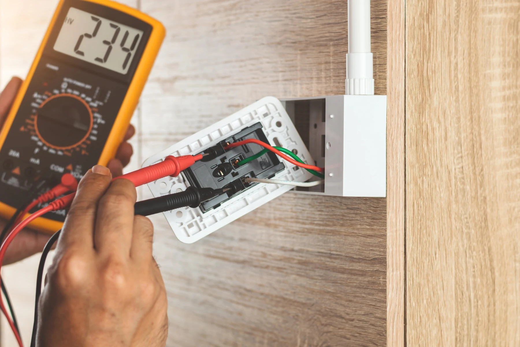 Electrical fault finding for tripping power and earth leakage faults