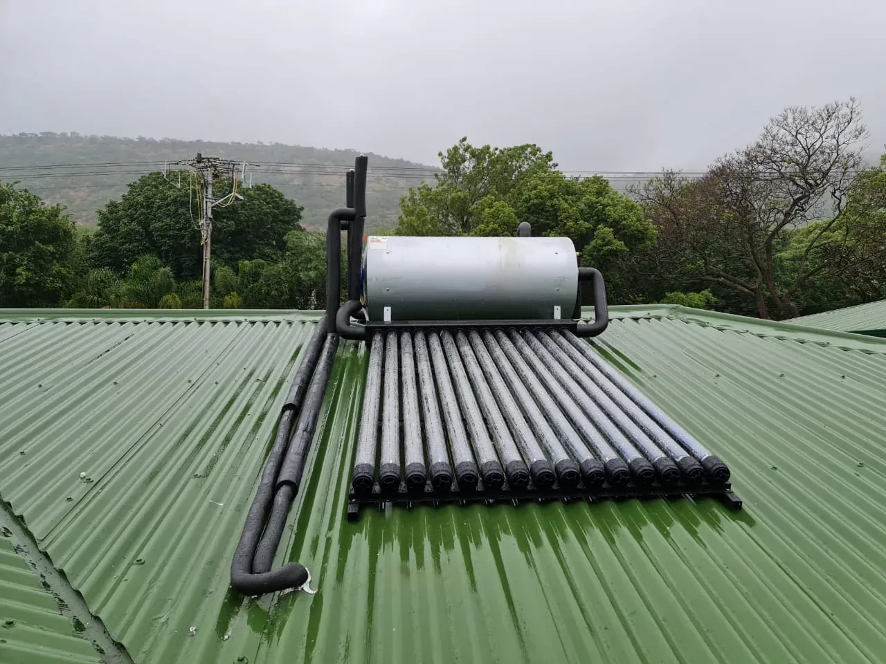 150 Litre Evacuated Tube Solar Geyser Conversion – Professional Solar Geyser Conversion Process 150 litre solar geyser collector and storage cylinder installed as a complete conversion