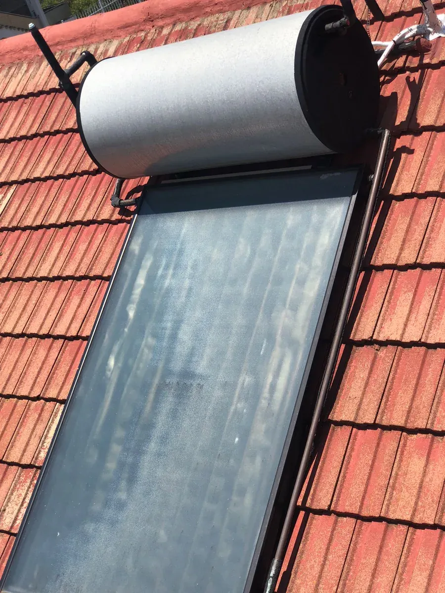 150 Litre Evacuated Tube Solar Geyser Conversion – Solar Geyser Faults Maintenance and Repairs flat plate solar collector used for comparison during 150 litre solar geyser maintenance advice