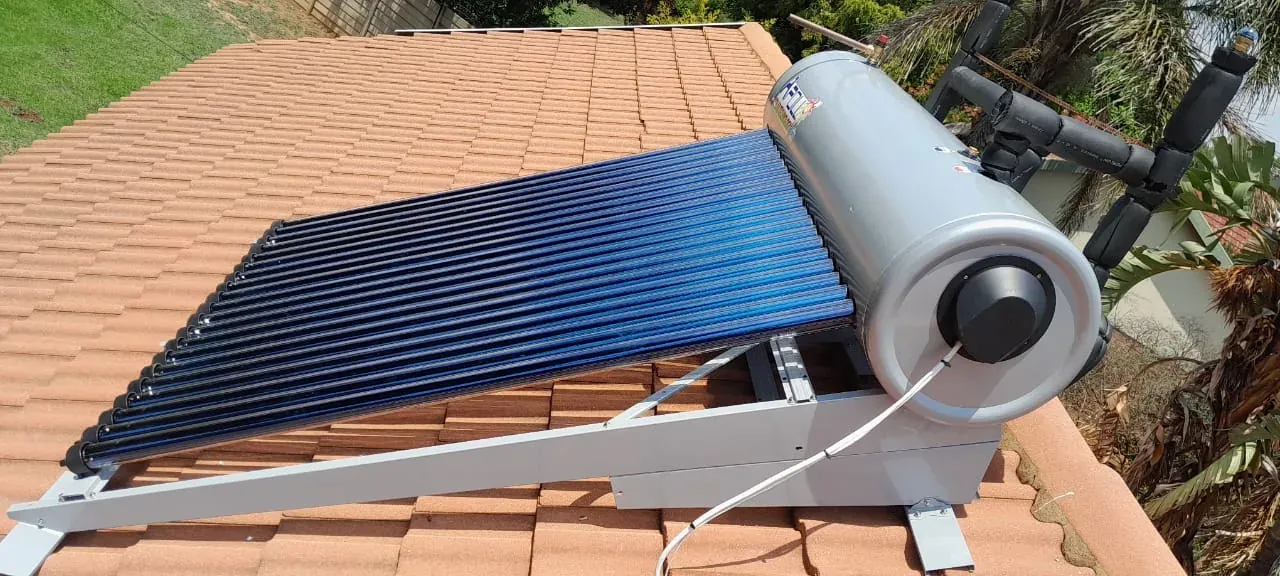 200 Litre Solar Geyser – Why Choose a 200 Litre Solar Geyser 200 litre solar geyser installed on a residential tiled roof