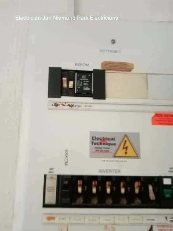 Electrician Jan Niemand Park electricians work round the clock including weekends and public holidays with a free quotation.