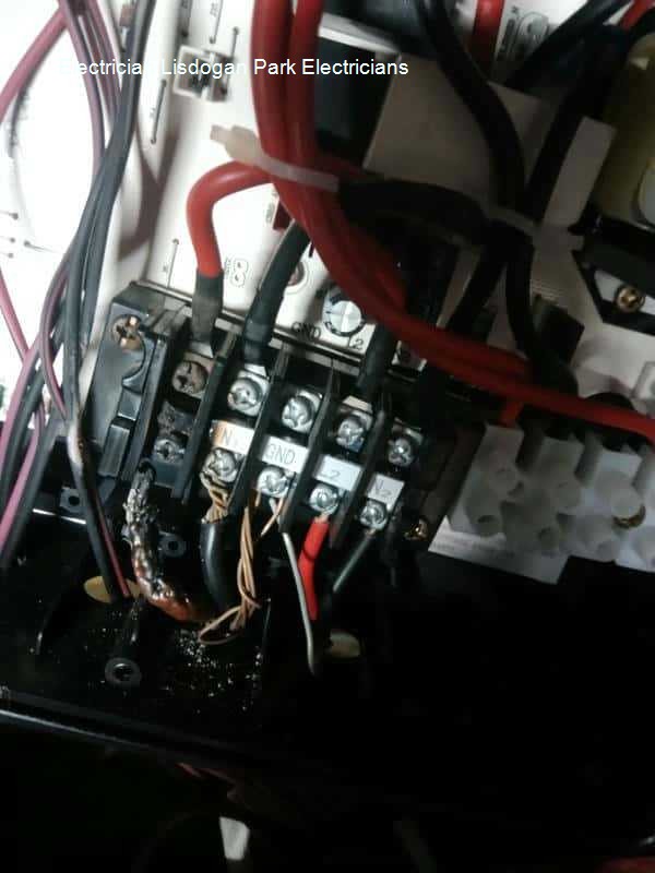 Electrician Lisdogan Park electricians work round the clock including weekends and public holidays with a free quotation.