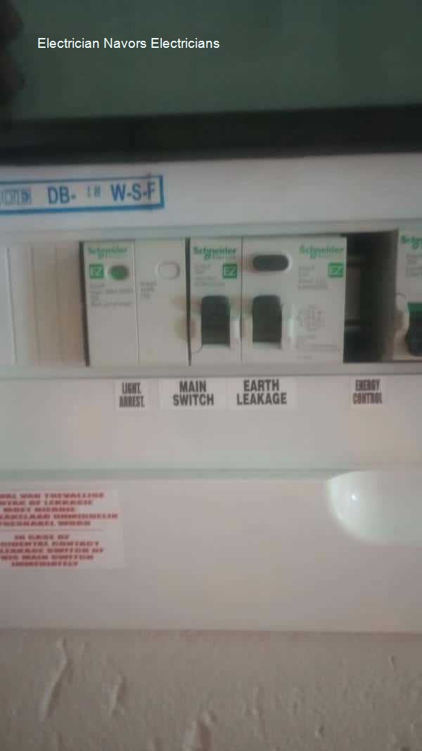 Electrician Navors electricians work round the clock including weekends and public holidays with a free quotation.